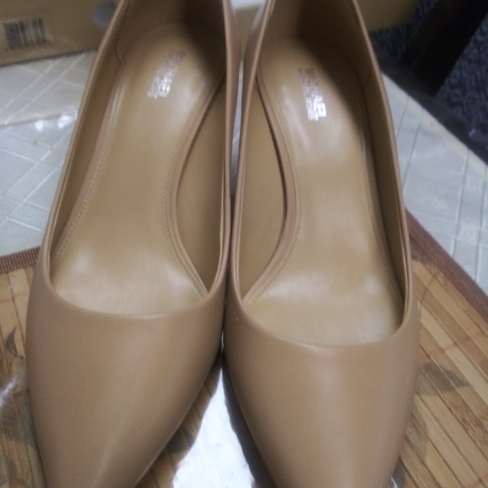 Heals - Picture 2 of 2